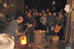 Kreuze gießen Konfis 2010